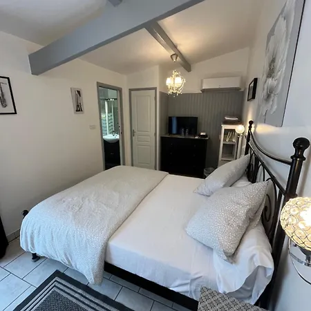 Domaine Lacoste Frühstückspension 4*