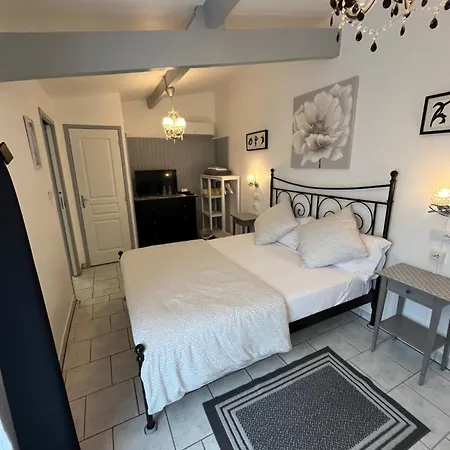 Domaine Lacoste Frühstückspension 4*