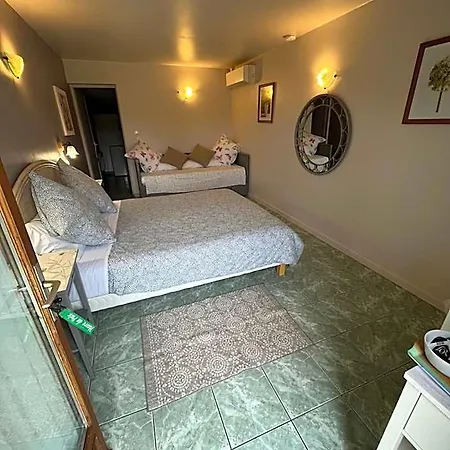 Domaine Lacoste Bed & Breakfast 4*