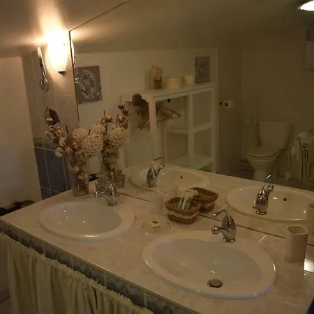 Bed & Breakfast Domaine Lacoste 4*