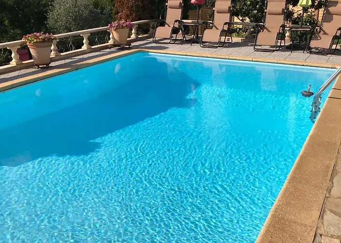 فندق مبيت وإفطار Domaine Lacoste 4*