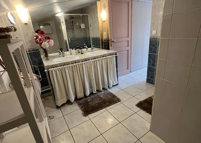 Domaine Lacoste فندق مبيت وإفطار