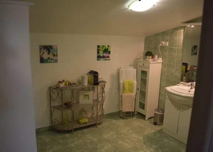 Domaine Lacoste فندق مبيت وإفطار